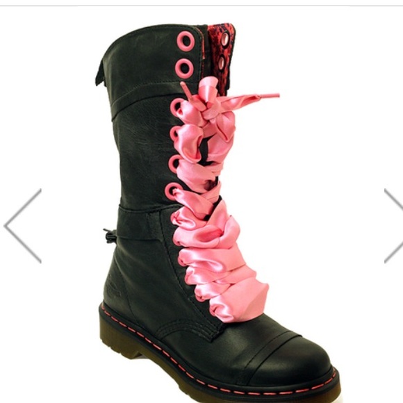 ❌ ❌ RARE RARE. ❌ ❌ 
Dr. Martens Black Boot with Pink Floral Fold-Over - Picture 1 of 10